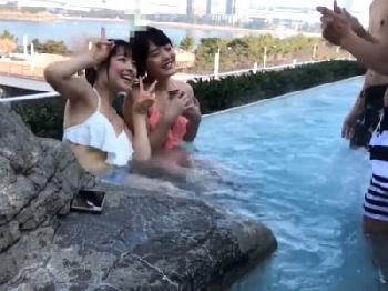 『え…だめですダメです…』お台場の温泉プールで素人2人GET→強引な手マンから顔面射精まで一気に駆け抜け!美少女水着顔射ナン...