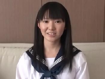 制服姿の素朴な女の子をペニスで突きまくる濃密セックス女子校生ロリ顔射のエロ動画