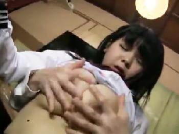 幼顔すぎるメロン乳女子校生をハメて顔まで飛ぶパイズリ発射巨乳素人美少女ロリ顔射のエロ動画