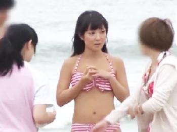 女性にインタビューされて油断してたら男性マッサージ師に中出しされた純朴日焼けお姉さん素人ナンパ盗撮のエロ動画