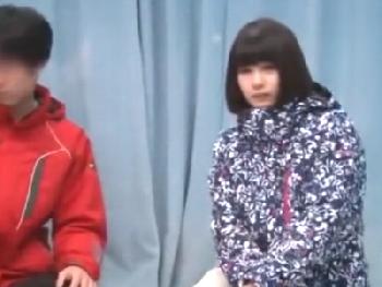 『な、中に出してない…？』小学校の先生を目指している女子大生が同級生と中出しハメ素人美少女ナンパのエロ動画