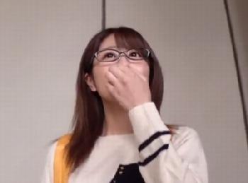 めがねが似合う真面目そうな素人ナンパ→顔からは想像できない形のいい美デカパイに無許可中出し巨乳ハメ撮りのエロ動画