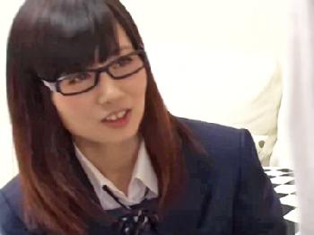 SEXを知らない男の後輩くんに勉強と女の体のイロハを教える先輩女子校生美少女童貞めがねのエロ動画
