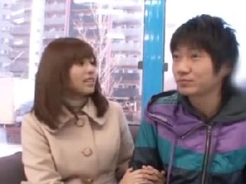 催眠術に掛かり男の言いなりになってしまう少女素人美少女フェラのエロ動画