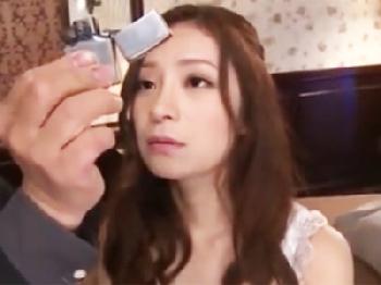 催眠効果で淫魔と化した細身美形お姉さんが強烈ピストンでアクメ狂い顔射のエロ動画