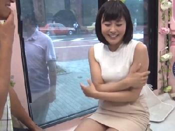 「恥ずかしくなってきた…」だんだんと跳ね上がる謝礼に恐怖を感じながらも最後まで挿入しちゃう素人さん巨乳のエロ動画