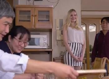 知り合いのパツキンきれいなお姉さんが急な来日でわが家へ→マダムになったきれいなお姉さんをステイ中に寝取る！巨乳人妻のエロ動画