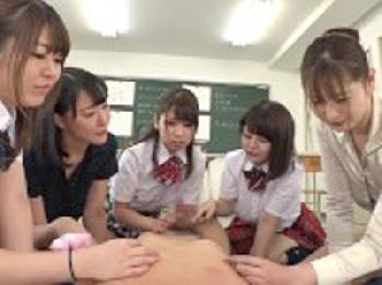 ビックおっぱいな美形少女女子校生に囲まれてパイズリ挟射学校美少女痴女乱交のエロ動画
