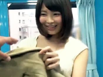 超可愛いすぎる強烈に可愛い若奥様さんがSEXを知らない男君の早撃ち男性器を筆おろし巨乳素人人妻童貞のエロ動画