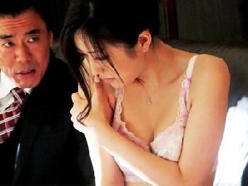 美しすぎる奥さん記者が取材先の会社で欲情されて肉棒の餌食に巨乳お姉さん人妻のエロ動画