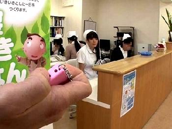 ウ゛ウ゛ウ゛ブ…勤務中の看護師にリモバイつけてスイッチオン!コスプレ看護婦のエロ動画