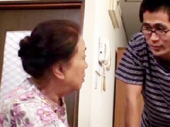 七十路の祖母が社会人になる孫にファックプレゼント巨乳熟女近親相姦のエロ動画