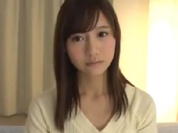 すぐに潮吹く感度抜群マンコに激ピスキメて精液顔面射精素人お姉さん顔射潮吹きのエロ動画