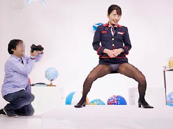 大手航空会社のCAに固定バイブを挿入→我慢できずに大公開ファック巨乳素人お姉さんOLパンストのエロ動画
