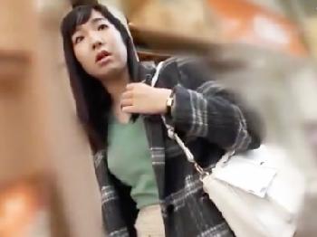 インタビューにホイホイ付いてきた黒髪娘をガッツリハメ!巨乳素人美少女ハメ撮りナンパのエロ動画