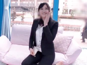 「初めてとは思えないくらい気持ちよかった！」素人OLが昼休みに筆おろし巨乳童貞のエロ動画