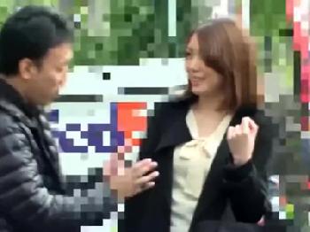 ナンパした素人奥さんが無許可中出しに涙目ガチギレ人妻のエロ動画