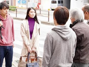 社員旅行に美人な妻を同行させた結果…クソ爺たちの中出し餌食寝取られに…人妻OL乱交本庄鈴のエロ動画