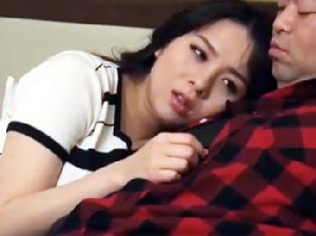 『こんなにおっきいなんて‥夫とは違うぅ！』グラマーでエロチックな新婚妻が早くも密通交尾巨乳痴女人妻中出しのエロ動画