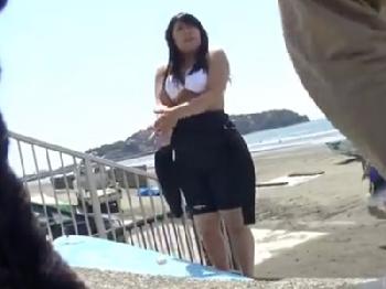 ナンパで釣れた日焼け跡くっきりなGカップ巨大バストサーファーに生中出し!巨乳素人お姉さん痴女のエロ動画