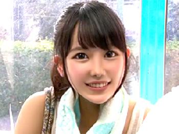 海にいた幸せカップルの彼女を中出し寝取られ素人美少女水着マッサージのエロ動画