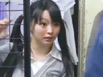 『やだ‥誰か助けてぇ！』制服の採寸に来たツインテ幼顔娘を試着室陵辱する非人道的店員素人女子校生美少女顔射ハメ撮りレイプ盗撮の...
