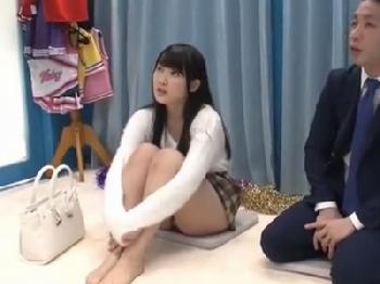 『しゅごぃい！』モテないオッサンのためにチアコスでヤリ倒す幼顔デカパイ娘素人美少女ロリコスプレのエロ動画