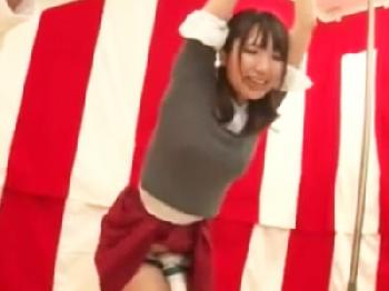 電マ当てられたままクイズエロ企画に挑戦→快感で思考停止しアクメ！罰ゲームで顔面射精パコ美少女顔射のエロ動画