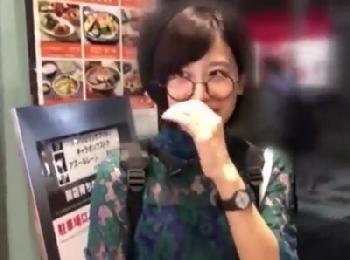 美大に通うめがねのアーティスティックな素人ナンパ→実は隠れ巨大バストな巨乳を晒して室内隠し撮り美少女ロリハメ撮り盗撮のエロ動...