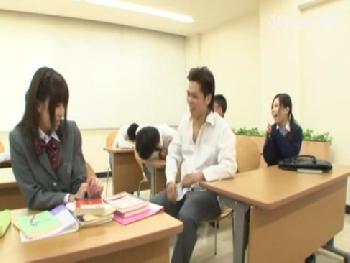 内気なイジメられっ子女子校生がクラスの男子たちに順番にハメられちゃうロリ顔射ハメ撮りイラマチオレイプ3Pのエロ動画