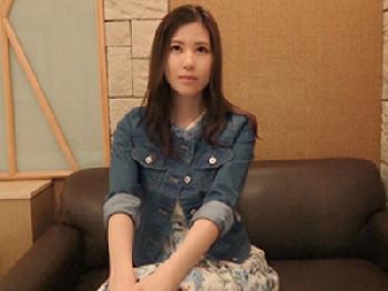 彼氏がいない間に羽を伸ばしてJAVデビューする美形少女素人お姉さんのエロ動画