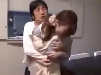 遺産目当ての巨大乳妻を息子が制裁→生姦尻射巨乳人妻近親相姦浜崎りおのエロ動画