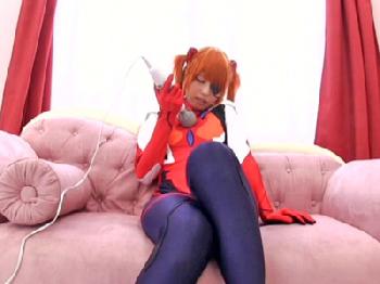 惣流・アスカ・ラングレーがプラグスーツを着衣のままでコスプレ中出しFUCK美少女のエロ動画