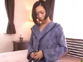 会社では地味で鈍くさい巨乳な後輩とラブホテル入りした結果美少女OL中出し盗撮のエロ動画