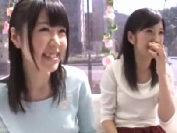 「そ、そんな見ないで…」賞金のために友人の目の前で公開SEXする素人ナンパのエロ動画