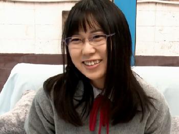 「っぁあ!しょこはぁあ!」真面目なめがね女子校生がマジックミラー号でズッポシ挿入されて喘ぎ狂い顔射のエロ動画