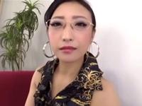 『採用されたいなら出して』面接官の美魔女が合格条件に中出しを求める痴女人妻熟女のエロ動画