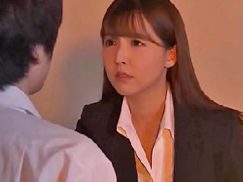 若く美しい女先生は男子生徒のペニスを刺激し過ぎて…巨乳美少女女教師顔射乱交三上悠亜のエロ動画