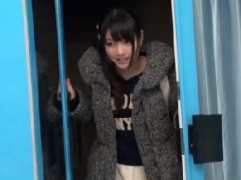 三こすり半で溢れる精液を受け止め騎乗位で射精を促す看護学生素人美少女看護婦のエロ動画