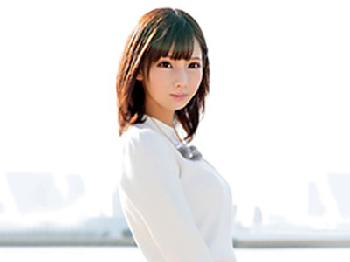 憧れのマジックミラー号でセックスをするお嬢様女子大生美少女パイパンあけみみうのエロ動画