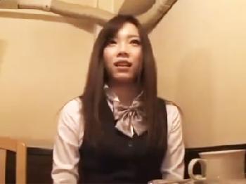 『スゴィ…太ぃですね…』昼休みの美人OLがトイレでフェラチオ抜き→小さなお口に濃密子種発射素人お姉さんハメ撮り手コキのエロ動...