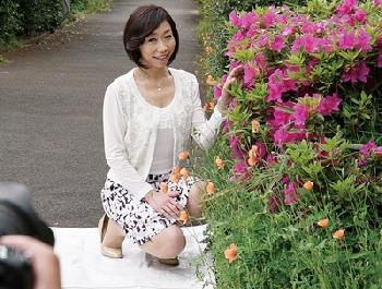 気品あふれる仕草！非の打ちどころのない一級品奥様→初脱ぎ素人奥さんがJAVデビュー人妻熟女中出しデビュー作羽柴ゆうこのエロ動...