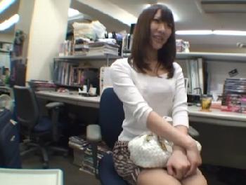 『今22歳です…♡』アダルトビデオの面接にきた素人娘がそのままの勢いでアダルトビデオ出演巨乳ギャルのエロ動画