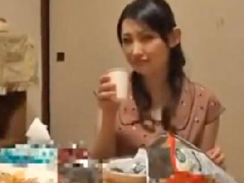 巨乳素人を自宅に連れ込み中出しセックスしちゃいましたお姉さんのエロ動画