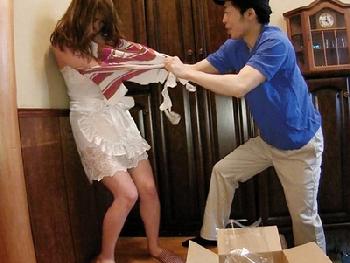 ヘンタイ住人たちに狙われ続ける美人管理人さんが…様々なエロハプニングに巻き込まれてW痴女顔射加藤ツバキのエロ動画