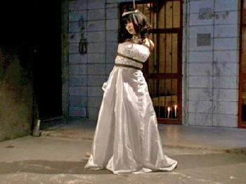 敗戦国の姫様を家畜に堕とす公開見世物ファック巨乳美少女愛代さやかのエロ動画