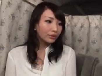 一等地にお住いのセレブ妻が欲求不満を持て余し姦淫パコで中出し素人人妻のエロ動画