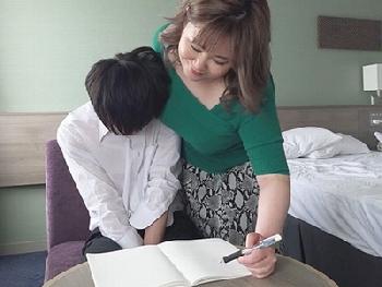 あの子の救えるのは私しかいない！受験を控えた孫のために全力で応援にきた祖母W熟女近親相姦のエロ動画