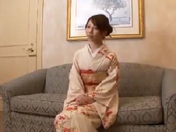 着物の似合う和風きれいなお姉さんを口説き落としてガチパコ→綺麗なお肌に精液ぶっかけ素人のエロ動画