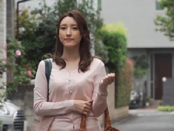 美人で清潔感のある見た目とは裏腹に…性欲望溜まり切った奥様が発散寝取られ痴女人妻のエロ動画